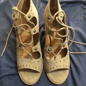 Buckle BKE Sole shoes